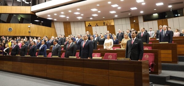 Asumen 43 senadores y Silvio Ovelar presidirá el Senado. Fue electo con apoyo de 5 opositores - La Tribuna