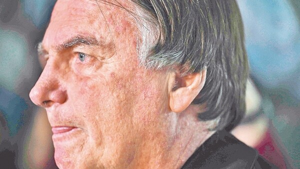 Jair Bolsonaro quedó a un voto de ser inhabilitado en Brasil