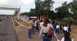 Con rezos y cantos honraron a Pablito en Ypacaraí - Nacionales - ABC Color