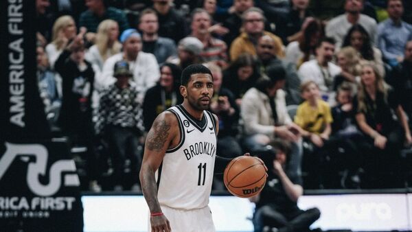 Kyrie Irving se suma a los Mavericks