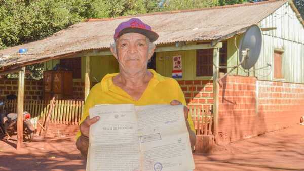 Humilde agricultor casi pierde su finca porque falsificaron su firma