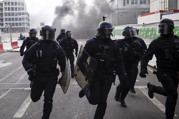 El Gobierno francés confirma 270 nuevas detenciones en disturbios, buena parte en Marsella - Mundo - ABC Color