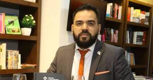 La Nación / Entre empanadas y surubí, Mike Silvero causa furor con humor