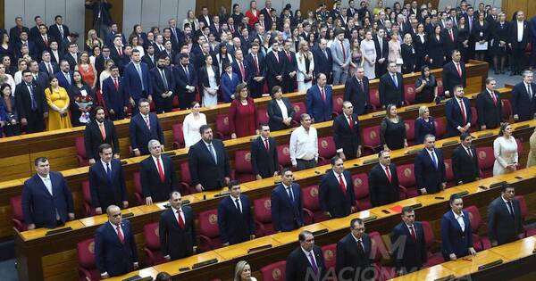 La Nación / Con juramento de 43 senadores inicia quinquenio parlamentario