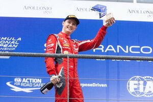 Versus / ¡Fin de semana inolvidable! Joshua Duerksen sube al podio en la Fórmula Regional Europea