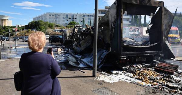 La Nación / Francia: más de 1.300 detenidos por disturbios tras el asesinato de un joven en manos de la policía