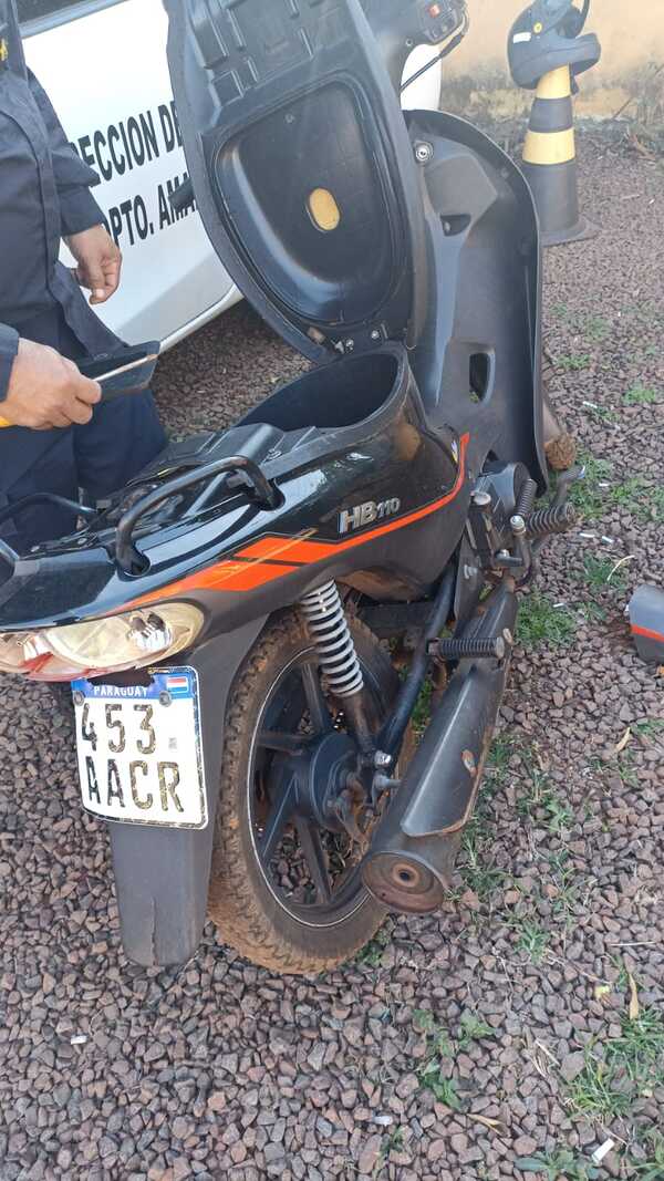 Motocicleta recuperada tras persecución policial por presunto robo