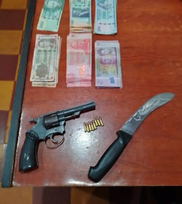 Itapúa: detienen a adolescentes que habrían asaltado una librería - Policiales - ABC Color