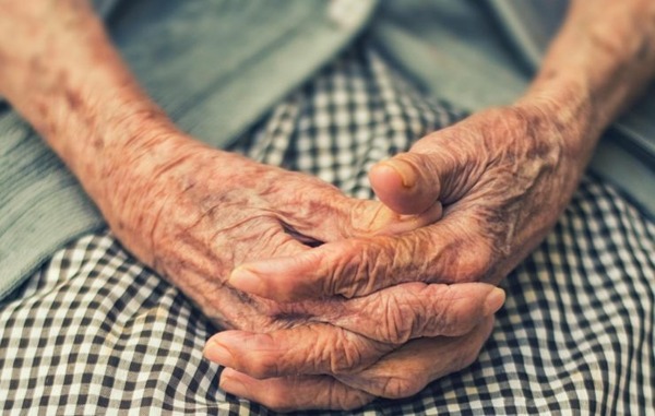 11 años de cárcel para hombre que abusó de una adulta mayor - trece