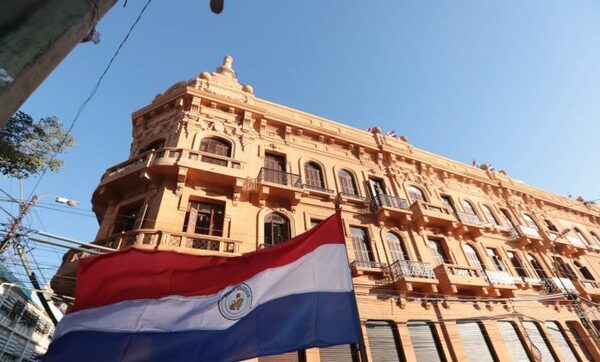 CREACIÓN DE MINISTERIO DE ECONOMÍA PUEDE SER PASO POSITIVO, COINCIDEN
