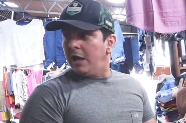 [VIDEO] Mientras hacía una nota en el Mercado 4 sintió una mano en su pompis