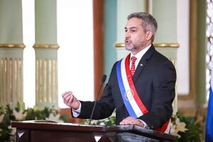 Critican el último informe de gestión de Abdo Benítez desde el oficialismo y la oposición   - Nacionales - ABC Color