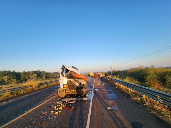 Triple choque dejó un muerto y un herido de gravedad | 1000 Noticias