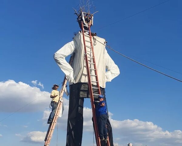 El gigante Judas kái de El Mbiguá se quemará esta noche - Nacionales - ABC Color