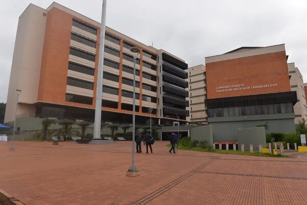 Adjudican limpieza del Palacio de Justicia de CDE por G. 6.800 millones - ABC en el Este - ABC Color