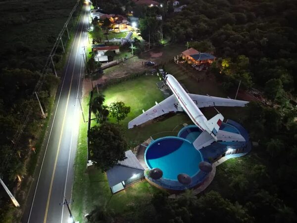 Dos aviones en Loma Grande con museo y restaurante: una opción para despejarse en las vacaciones de invierno - Viajes - ABC Color