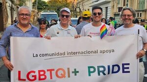 Diplomáticos participaron de la marcha del Orgullo LGBTI  - Nacionales - ABC Color
