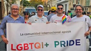 Diplomáticos participaron de la marcha del Orgullo LGBTI - Nacionales - ABC Color