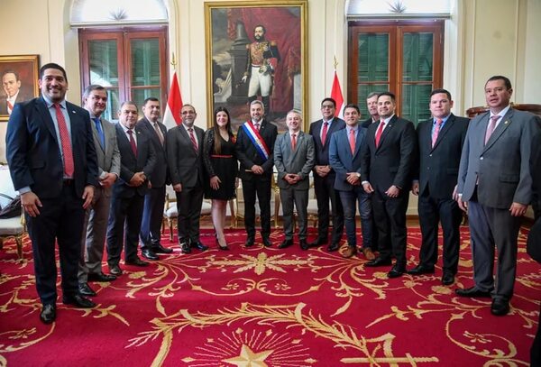 Mario Abdo Benítez reagrupa a diputados de Fuerza Republicana - Política - ABC Color