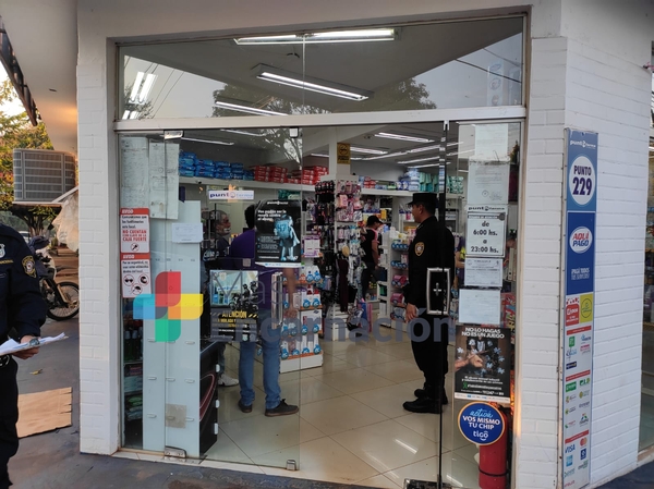 Delincuentes armados asaltan farmacia en el B° San Pedro de Encarnación