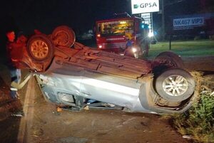 Joven conductor resulta herido tras volcar su camioneta - ABC en el Este - ABC Color