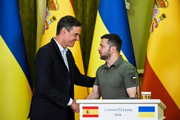 España promete apoyar a Ucrania «el tiempo que haga falta» al abrir en Kiev su Presidencia de UE