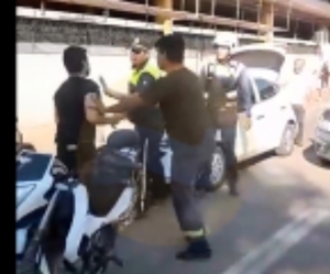 Moquete entre conductor y PMT en zona de la Terminal de Ómnibus