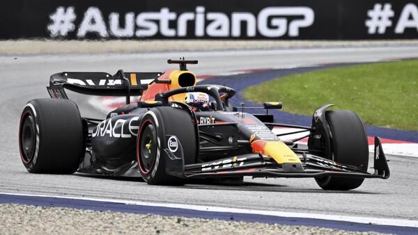 Verstappen más líder al ganar también en Austria