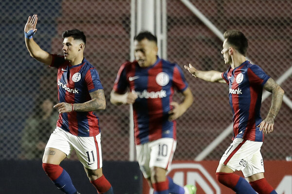 Versus / Adam Bareiro y un jugador de Guaraní en el once ideal de la semana en la Sudamericana