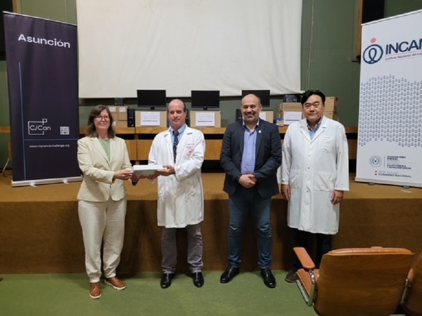 Centros médicos reciben equipos informáticos para atención a pacientes con cáncer de mama - .::Agencia IP::.