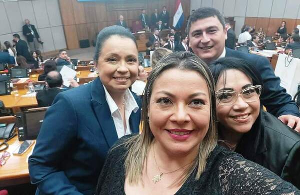 Senadora denuncia a su ex pareja por violencia tras escrache •