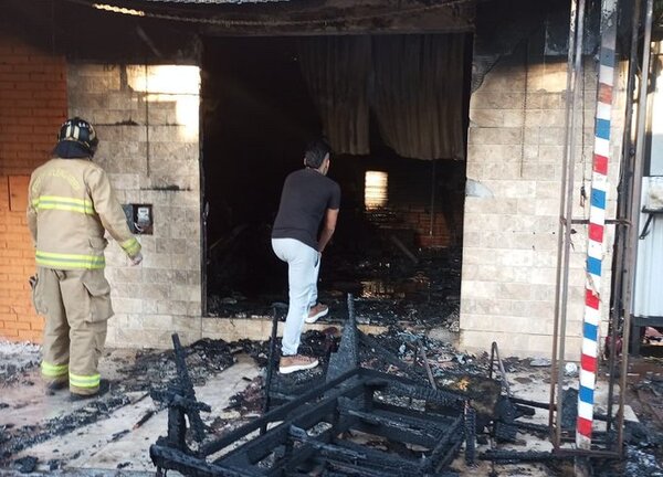 Peluquería fue consumida por las llamas en Ñemby