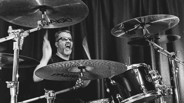 Diario HOY | Exbaterista de Revolber debuta como solista con “Chau Lokita”