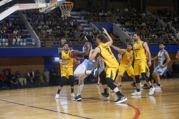 Versus / San José vence a Colonias e iguala las finales