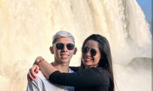(GALERIA)Julio Enciso y su novia románticos en las cataratas de Iguazú