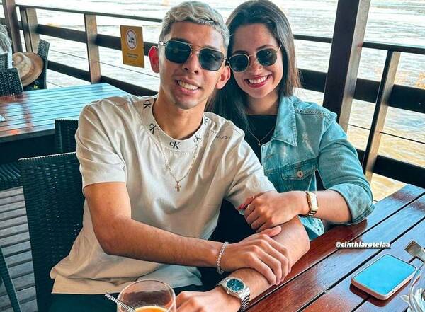 Lejos de playas chuchis, Julio Enciso y su chuli conocieron las Cataratas del Iguazú