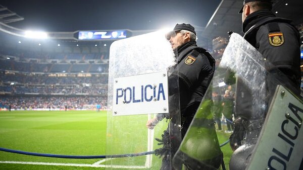 La Policía española podrá suspender partidos de fútbol por actos racistas