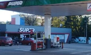 Violento asalto a surtidor: Encontraron a guardia esposado en el baño