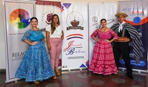 Buscan ingresar a Paraguay en el “Official World Record” con más de 300 mujeres botelleras de todo el país - Unicanal