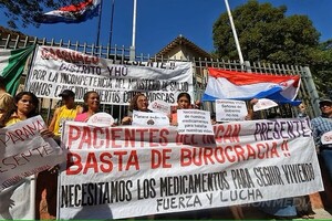 Urge investigar dónde está la plata destinada al pago por medicamentos ante la falta incluso de jeringa en los hospitales – La Mira Digital