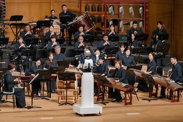 Un robot director de orquesta lleva la batuta en un concierto en Corea del Sur - Ciencia - ABC Color