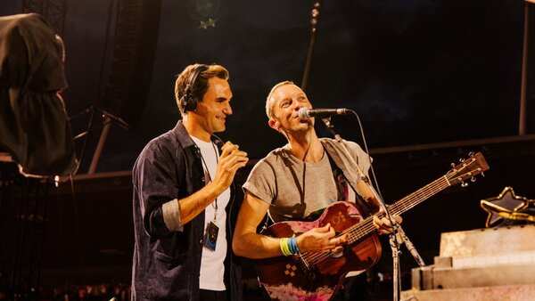Federer se cuela en un concierto de Coldplay