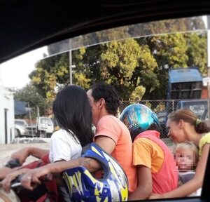 Accidentes en motocicletas: niña de solo un año está internada en terapia intensiva - Nacionales - ABC Color
