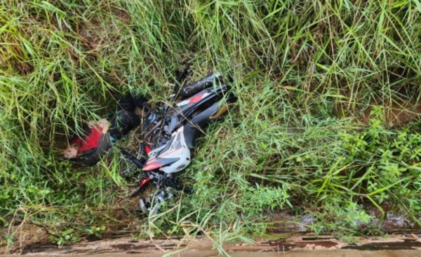Delincuentes en moto asaltaron un motel, en el barrio Fátima