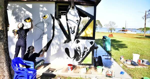 Ganadores de Explayarte plasman su creatividad en murales de la playa Tacuru Pucu de Hernandarias