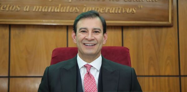 Silvio Ovelar, nuevo presidente del Senado promete respeto a la Constituci贸n y las leyes - Revista PLUS
