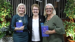 Presentan libro como parte de los festejos por los 50 años de la carrera de Enfermería