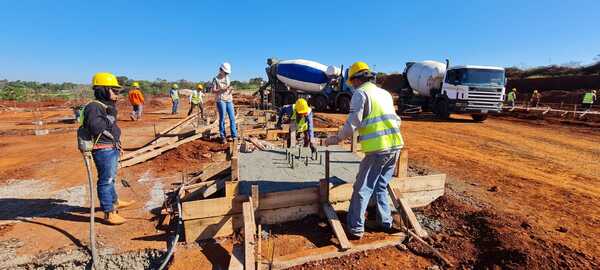 Constructoras cubren cobros atrasados con más endeudamiento - MarketData