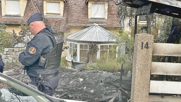 Ataque contra casa de un alcalde causa indignación en Francia
