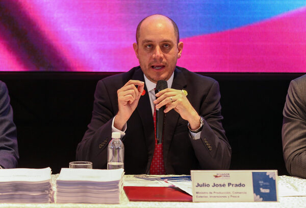 Ministro de Ecuador culpa al "boicot" de Asamblea y a las protestas de ahuyentar las inversiones - MarketData